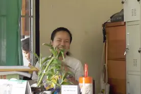 漂亮的老挝姑娘，从中国留学回国后在政府工作，居然找不到男朋友视频封面