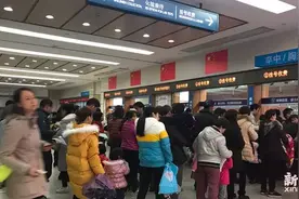 昨夜，我在儿内科急诊室里的七个半小时图片