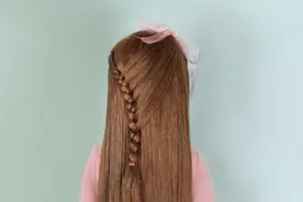 浪漫唯美中长发的扎法 小女孩好看的发型绑扎