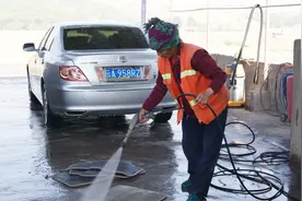 洗车多年的师傅告诉你，为什么你的车洗完后会有划痕？里面猫腻多视频封面