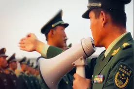还没掌握踢正步的要领？跟着“攻略”试一试！