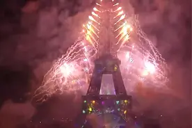 2018法国巴黎菲尔铁塔新年庆典，场面壮观惊艳！视频封面