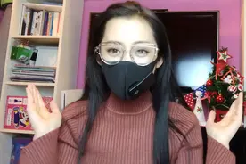 眼镜不起雾还呼吸畅快，美女评测的这款环保口罩冬季防雾霾必备！视频封面