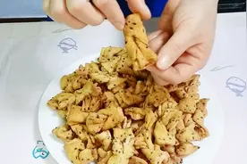 超市10元一袋的酥脆麻叶，在家这样做又酥又脆，比买的都好吃