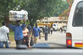 印度人在非洲这么富有？是因为当年殖民时期跟着英国人混视频封面