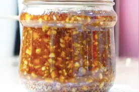 教你在家做万用蒜蓉辣椒酱，简单好吃的做法，一定要收藏