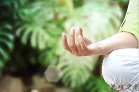 打坐的正确姿势和注意事项图片