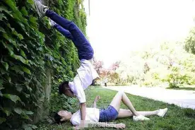 舞蹈系学生毕业照 网友：解锁各种姿势图片