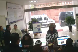 资阳大爷遗落800元低保金 捡钱女子已找到，还想多还200元表歉意图片