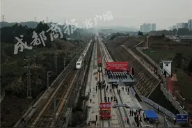 3小时到贵阳8小时到广州，成贵高铁今日铺轨 预计明年底全线开通图片