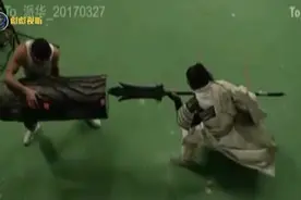 电影中的五毛钱特效好搞笑，杨戬在跟一块木头较劲视频封面