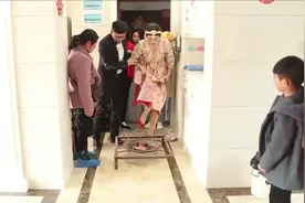 湖北大冶结婚习俗：新娘出门要上香，进门要跨火盆