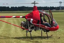 土豪买了一架微型直升飞机，看说明书突然起飞我想知道该怎么降落视频封面