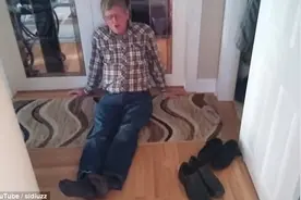 美国熊孩子吓唬老爸拍恶搞视频令人捧腹图片