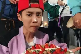 深夜回祝福！机场护粉丝！盘点鹿晗暖心瞬间！图片