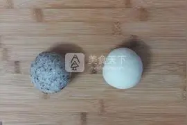 黑芝麻蝴蝶馒头图片
