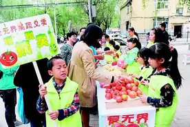 娃娃叫卖蔬菜水果图片