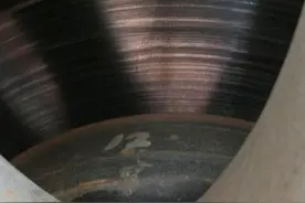 刚买仨月宝骏刹车盘发黑 4S店：新车还没磨合好图片