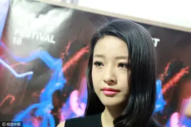 郎月婷远东电影节展优雅气质 为新片《喊山》宣传长腿抢镜图片