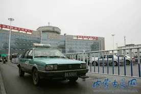 呼市出租车现状：市民打车容易 司机赚钱难图片