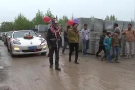 父母扮毛驴迎新娘 盘点各地奇葩婚礼习俗图片