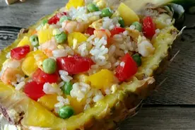 泰式菠萝炒饭图片