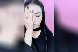 这个朱莉简直百分百像！没有什么是化妆术实现不了的