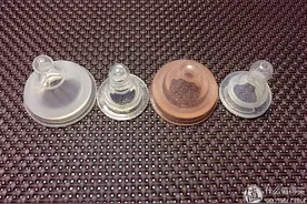 详细比较娃使用中的三款玻璃奶瓶和奶嘴图片