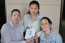 弃婴泰福禅12年前被荷兰家庭收养图片