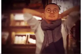 融资850万 从前有个穷导演 练手百部宣传片后 拍出2.5亿点击装哔故事图片