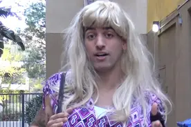 美国一男子扮变性女进女厕引热议图片