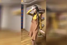 孩子闹脾气 被老妈踩脚底下 绝对是亲生的视频封面