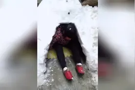 这雪屋子，还是太小啊