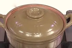 人老了还时常痛风，只要将大蒜跟米饭一起煮，高血压甚至都降了视频封面