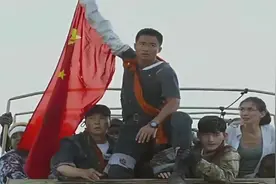 当吴京手持五星红旗那一刻，让多少中国人感到自豪呀视频封面