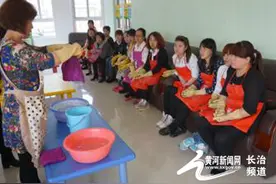 平顺县春蕾幼儿园对全园保育员进行业务技能培训图片