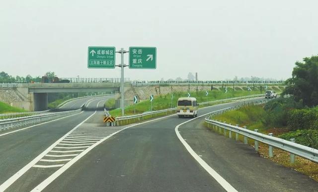 2018在成都落户、购房、上学有新规！看完你更离不开这~