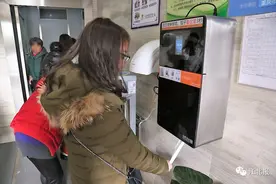观音桥这间公共厕所有点牛 卫生纸取用都智能图片