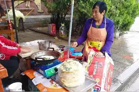 煎饼大妈月入3万，烧饼大叔赚7套房！你哪里来的优越感瞧不起他们？图片