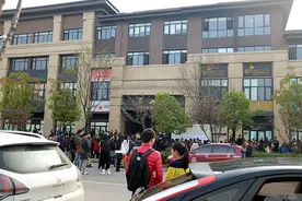 探访｜5天卖3千套房的南京：耄耋买房人和一抢而空的大户型图片