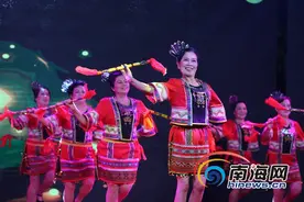 海南广场舞总决赛：《钱铃花舞》具有黎族特色的健身舞蹈图片