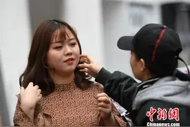 心宽体胖却自信乐观 杭州两名150斤大码模特走红图片