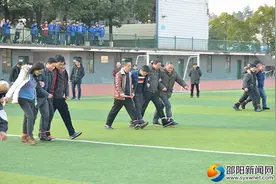 乐！邵东三中300教师参加绑腿竞走比赛图片