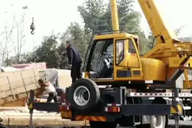 包茂高速重庆段发生两起交通事故 其中一起18辆车连环相撞视频封面