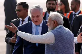 以色列总理内塔尼亚胡首访印度，莫迪改变行程亲赴机场迎接图片