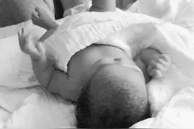 郑州金牌月嫂待遇超金领 最高月薪1.8万元图片