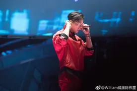 陈伟霆被曝带女友见家长 元旦聚餐有说有笑显温馨图片