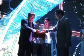 上海中心太热闹 周忻牵手马未都、柳费国玩了一圈 黄文仔也来了图片