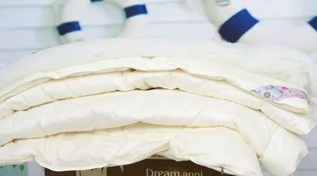 「羊毛被大讲堂」羊毛被被好还是蚕丝被好 羊毛被优缺点大比拼