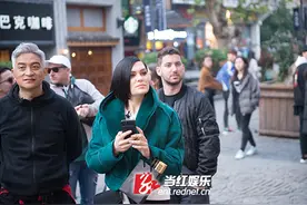 Jessie J《歌手》首场就夺冠 节目外逛太平街连连惊叹图片